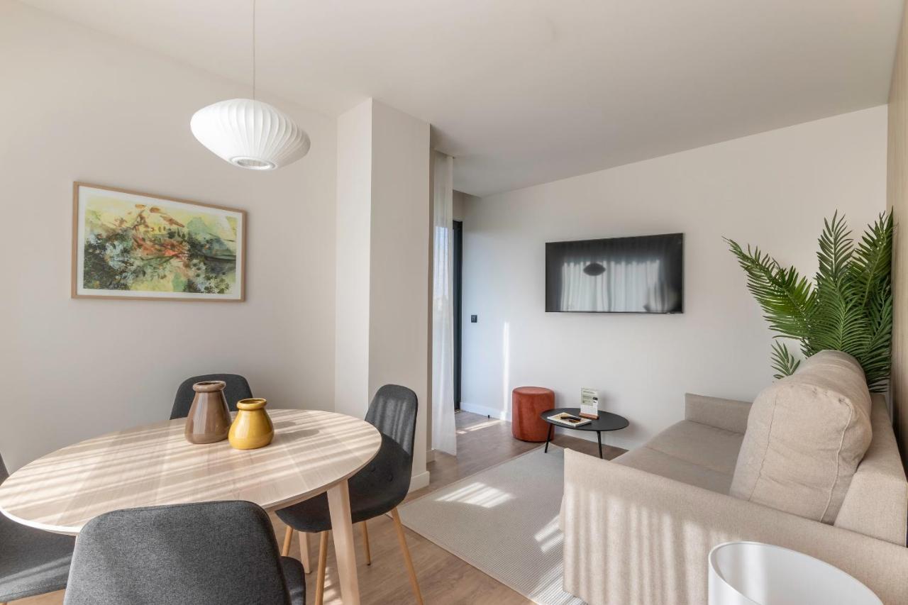Apartamentos Líbere Pamplona Yamaguchi Exterior foto
