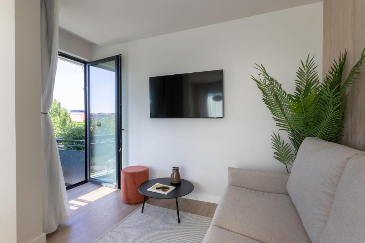 Apartamentos Líbere Pamplona Yamaguchi Exterior foto